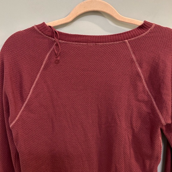 Free People In The Mix Cuff Thermal Top Size Large Maroon EUC A0571 - Picture 7 of 7